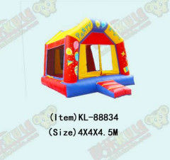 दो पारदर्शी खिड़कियों के साथ बड़े प्रवेश द्वार के साथ inflatable महल
