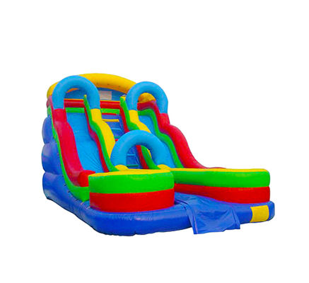 नीली आर्क वाली संरचनाओं के साथ उज्ज्वल रंग की inflatable स्लाइड