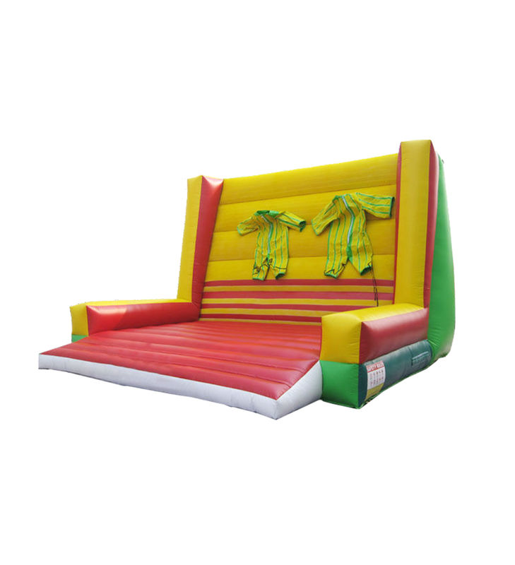 दो सूट सहित चंचल इन्फ्लेटेबल स्टिकी वॉल आकर्षण - रोमांचक चुनौतियों के लिए रॉक-क्लाइम्बिंग संरचना